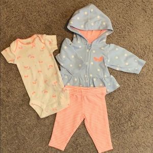 Carter’s newborn baby girl outfit set